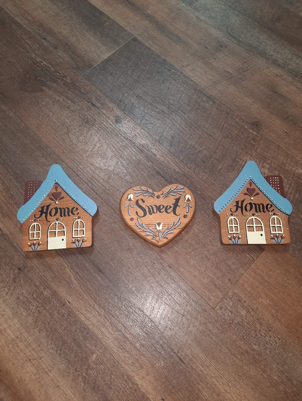 Cottage Core Wooden Blue Roof 'Home Sweet Home' Wall Decor Set